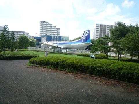 もう20回も見た駅前の飛行機