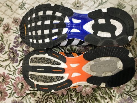 前足部がラバーに変わったので、クッション性は上がっているはずなのに。