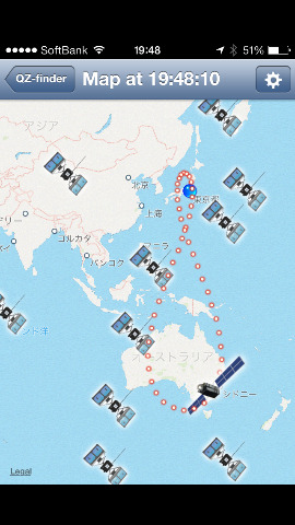 Mapをタップすると、地図上に衛星の配置が現われる。 「みちびき」は、日本とオーストラリアの間を「8の字」を描きながら動いていることがわかる。 これがあと2つ上がると、常時日本の天頂に衛星が位置することになるらしい。