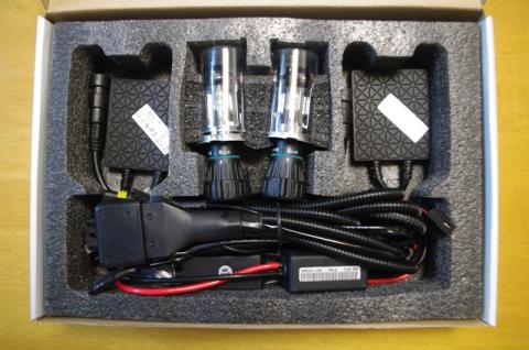 今回購入したfclという会社のHID H4 Hi-Lo セット
(製造元は中国のメーカー)
PIAAやレイブリックなど有名メーカー製は5~6万円するが、その1/10の値段で買える。
心配な点は、品質のばらつきと耐久性
