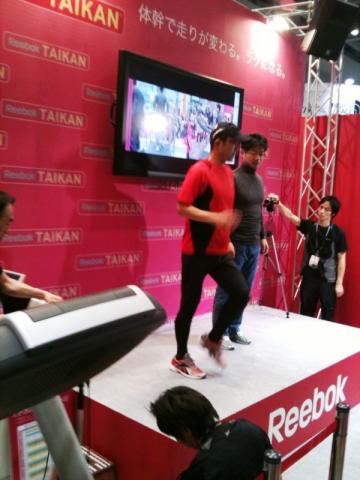 金哲彦さんによる体幹ランニング実演