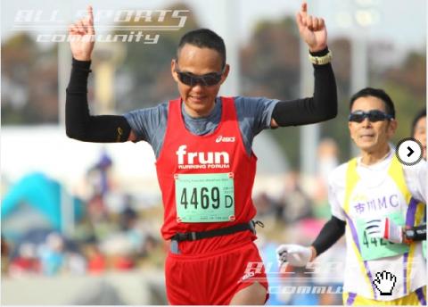 フィニッシュの瞬間
自分では「決まった!」と思っていたが・・・
右脇腹のランシャツがめくれ上がっていた。 (--〆)