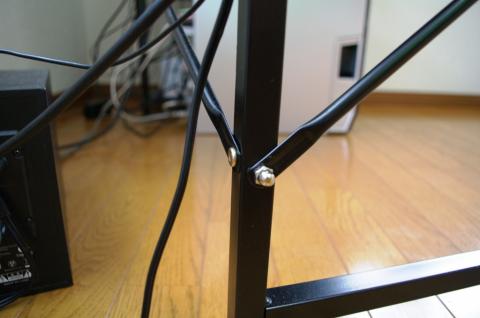 写真・3
取り付け部のアップ。元々ある背面の筋交いボルトと干渉しないように、取り付け位置を決めた。