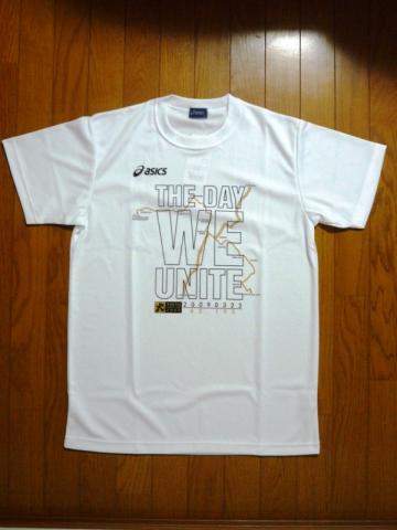 2009年のTシャツ
コースを表す線が金色で細い線の白抜き文字とのマッチングがいい